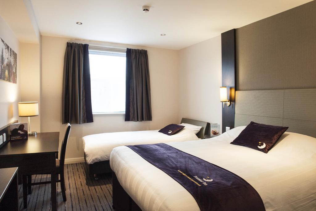Premier Inn Inverness East Стая снимка