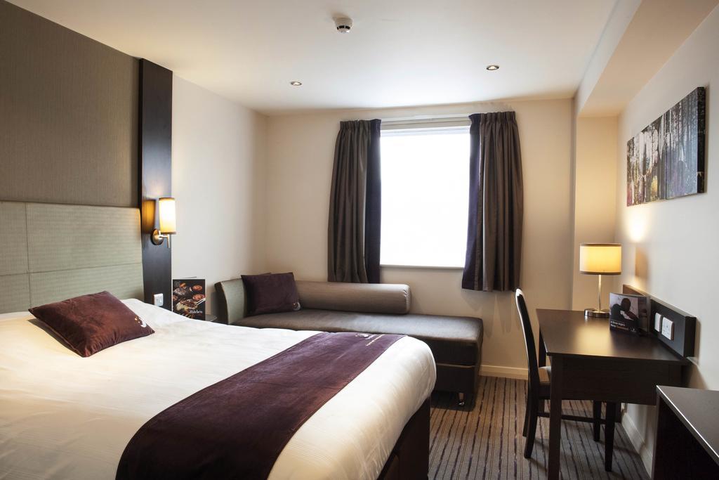 Premier Inn Inverness East Стая снимка