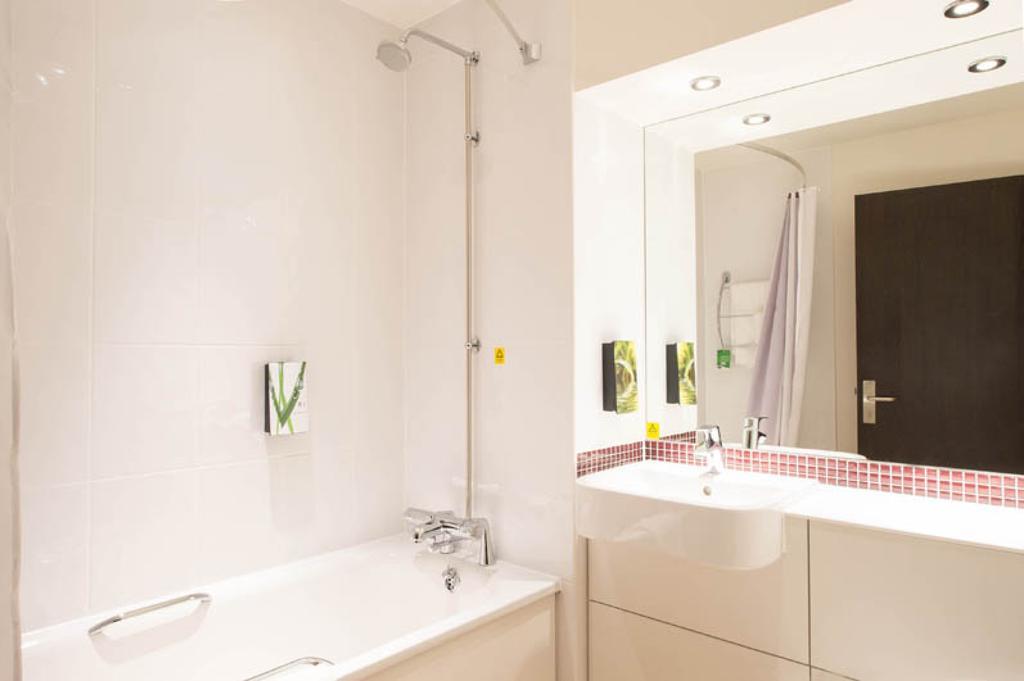 Premier Inn Inverness East Екстериор снимка